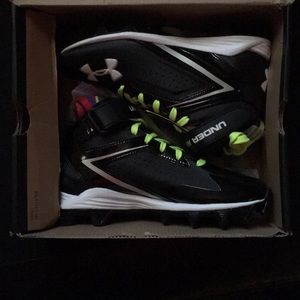 Boys Under Armour cleats !!